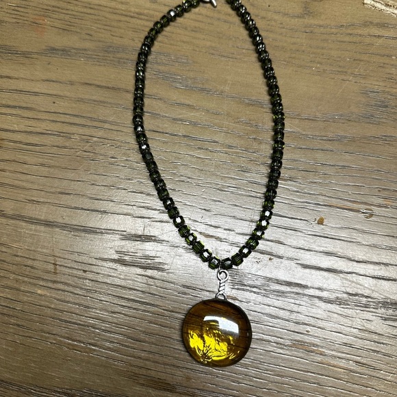 Tiger eye Green and Gold Necklace with Intricate Pendant - Picture 3 of 3